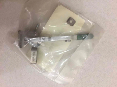 AMAT P/N : 0690-01843  CLAMP TGL FLG SST 100LBS LONG HDL W/VINY, OEM New